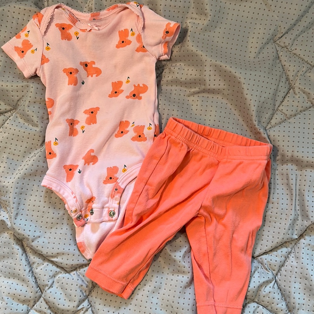 Carter’s outfit set